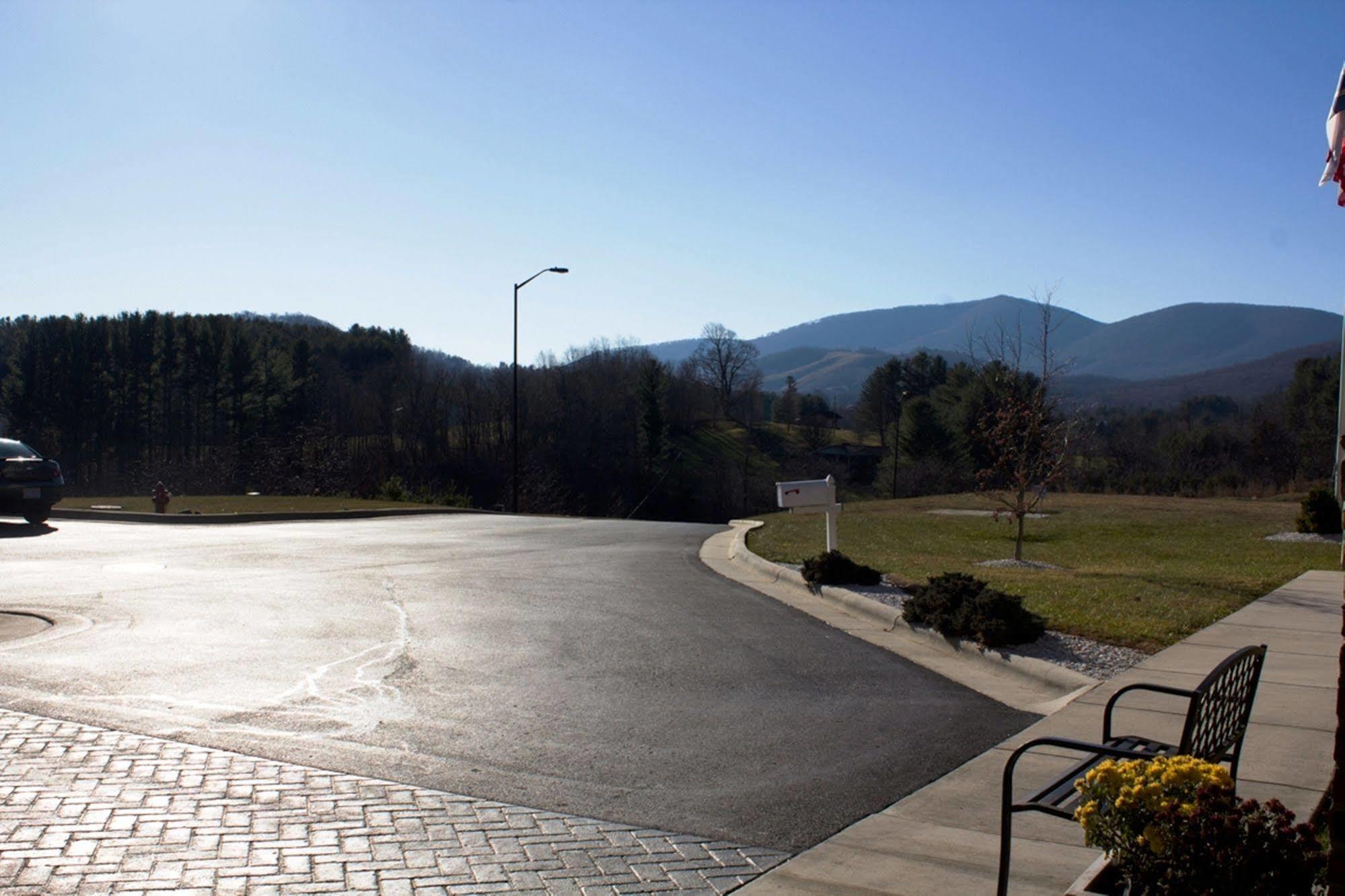 Holiday Inn Express West Jefferson By Ihg Buitenkant foto